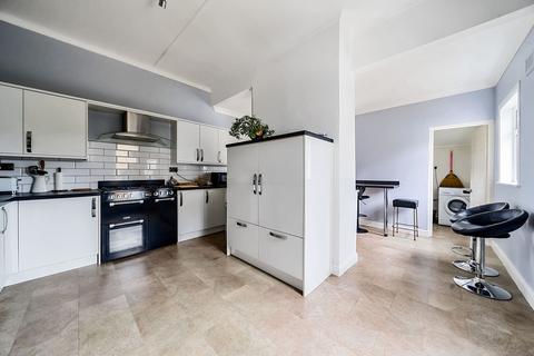 171 Southend Road, Stanford-le-hope, SS17 7AA