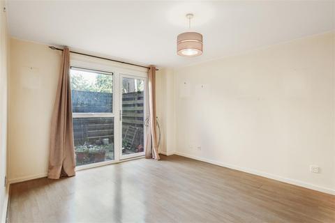 2 bedroom maisonette for sale - Manorfield Close, London