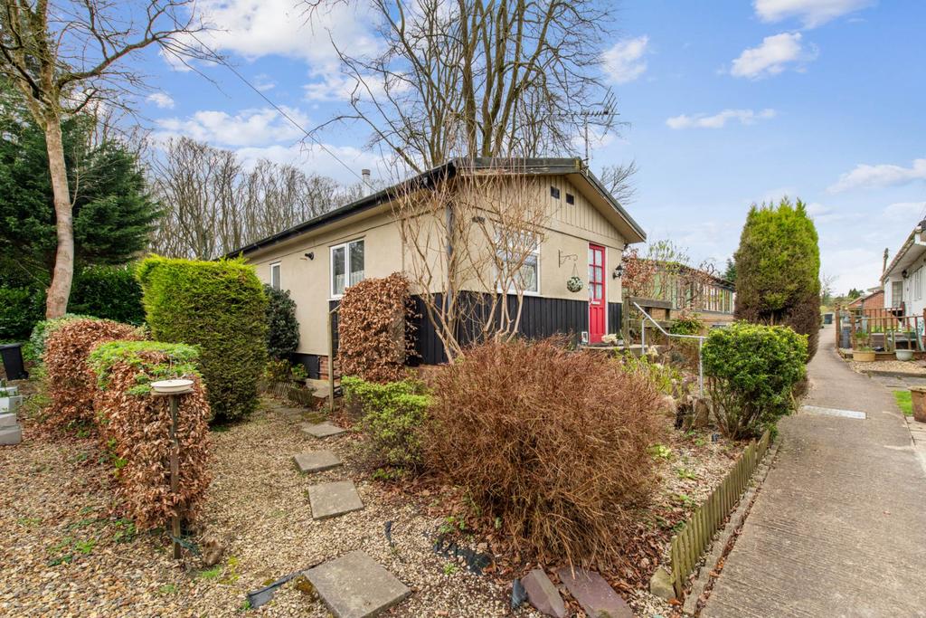 Beech Park, Chesham Road, Wigginton 3 bed park home for sale £130,000