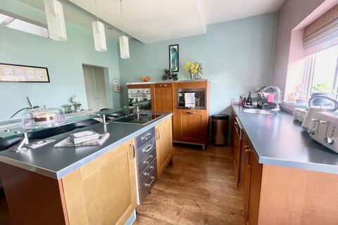 3 bedroom terraced house for sale, Alexandra Road, Dronfield, Derbyshire, S18 2GH