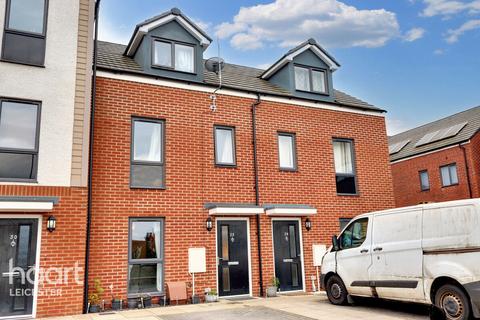 3 bedroom townhouse for sale - Pentland Close, Leicester