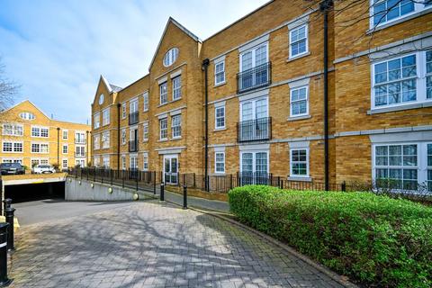 2 bedroom flat for sale, Holme Court, Isleworth, TW7
