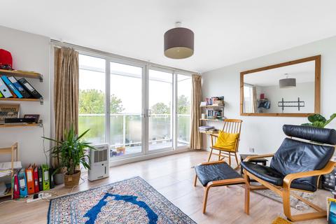 2 bedroom apartment for sale, Averil Grove, London