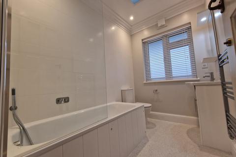 5 bedroom detached house to rent - GLOUCESTER GARDENS, LONDON, NW11