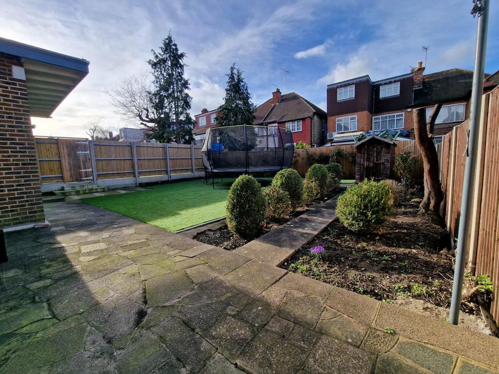 GLOUCESTER GARDENS, LONDON, NW11 5 bed detached house to rent £5,000