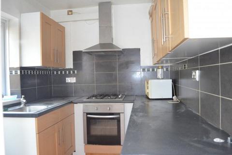 4 bedroom terraced house to rent - Ilford , IG2