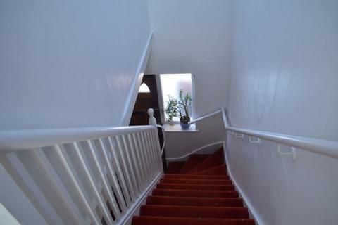 4 bedroom terraced house to rent, Ilford , IG2