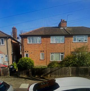 4 bedroom terraced house to rent, Gaysham avenue, Ilford , IG2