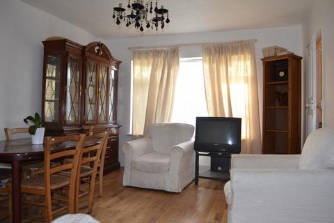 4 bedroom terraced house to rent, Gaysham avenue, Ilford , IG2