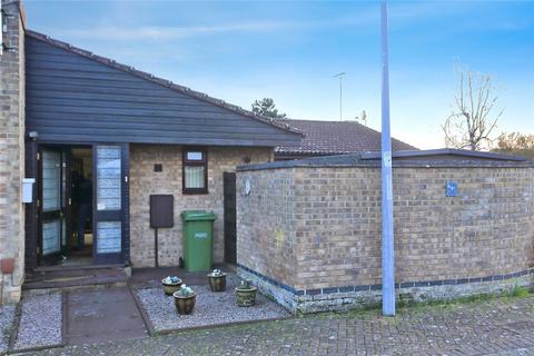 2 bedroom bungalow for sale - Finchfield, Peterborough, Cambridgeshire, PE1