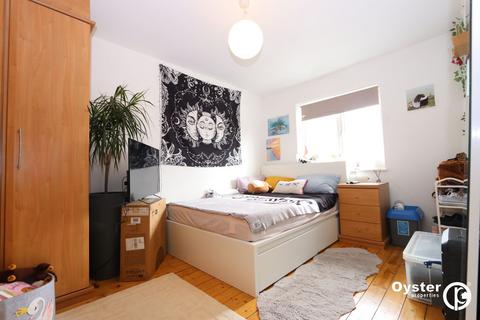 3 bedroom flat to rent - High Road, London, N11
