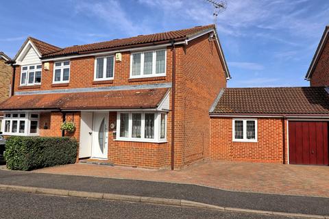 3 bedroom semi-detached house for sale, Carpenter Close, Billericay