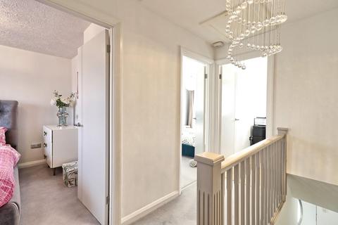 7 Carpenter Close, Billericay, CM12 0EA