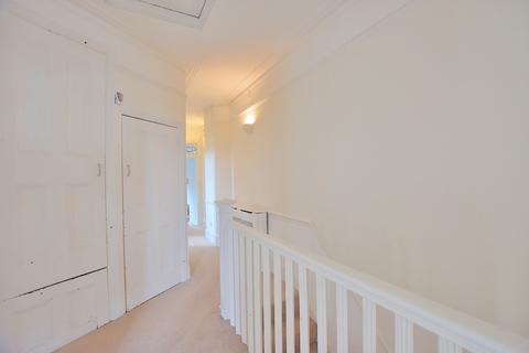 2 bedroom flat to rent, Caversham Avenue, Palmers Green, London. N13
