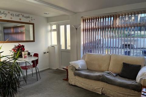 11 Huntingdon Gardens, Worcester Park, KT4 8TF