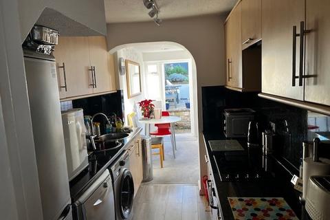 11 Huntingdon Gardens, Worcester Park, KT4 8TF