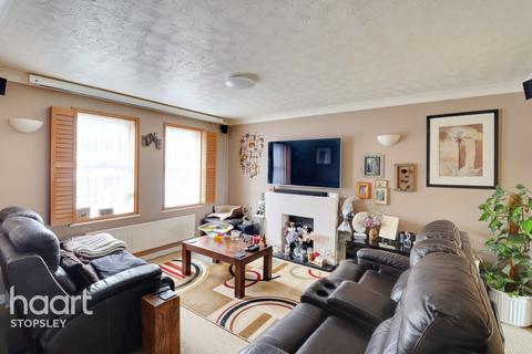 8 Trescott Close, Luton, LU2 8SZ