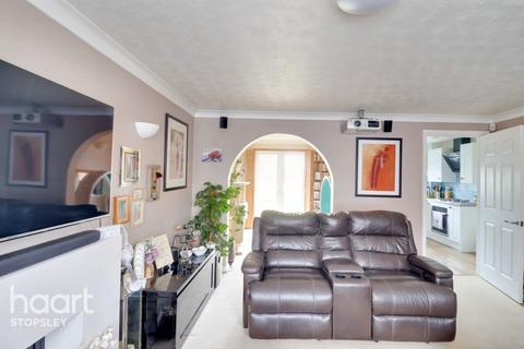 8 Trescott Close, Luton, LU2 8SZ