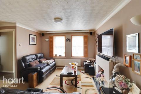 8 Trescott Close, Luton, LU2 8SZ