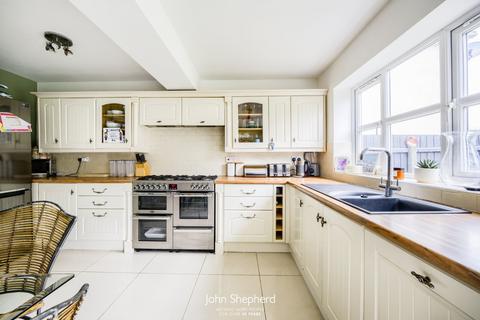 42 Barnfield Drive, Solihull, B92 0QB