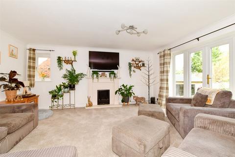 2 Oaklands, Fetcham, Leatherhead, KT22 9BY