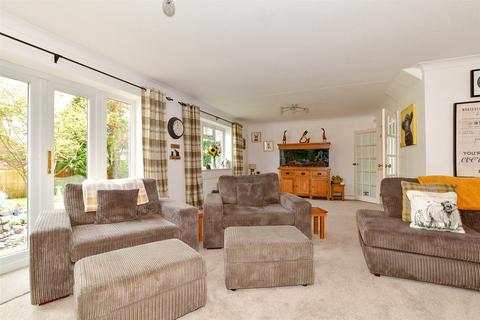 2 Oaklands, Fetcham, Leatherhead, KT22 9BY