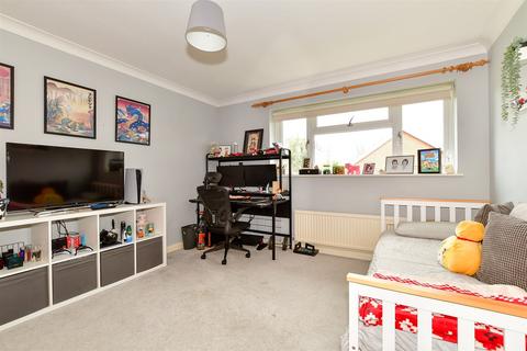 2 Oaklands, Fetcham, Leatherhead, KT22 9BY