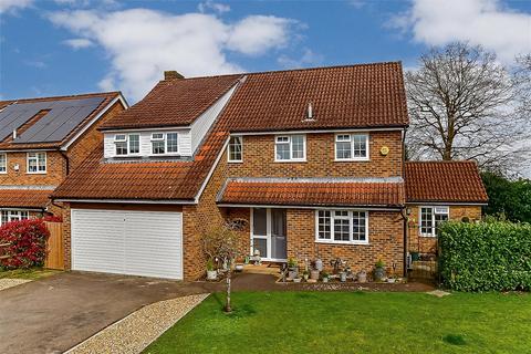 2 Oaklands, Fetcham, Leatherhead, KT22 9BY