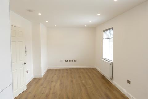 2 bedroom flat to rent, Hendon Way, London, NW2
