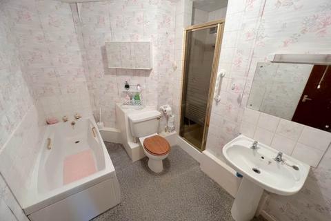 2 bedroom flat for sale, Plas Yr Afon, Trefechan, Aberystwyth