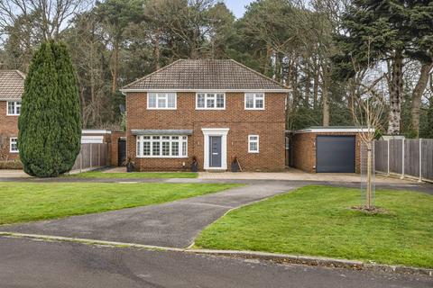 3 bedroom detached house for sale - Cypress Drive, Fleet, Hampshire