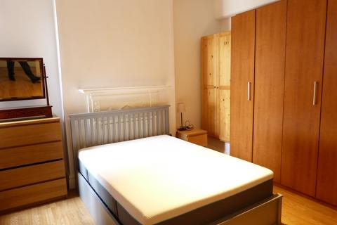 2 bedroom flat to rent, Finchley Road, London, NW11