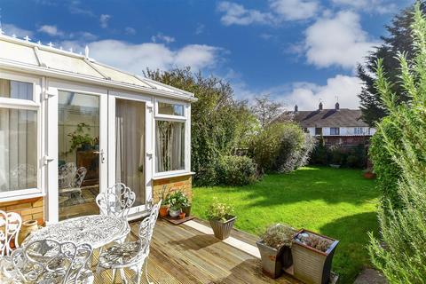 3 bedroom semi-detached house for sale - Whitfield Avenue, Broadstairs, Kent