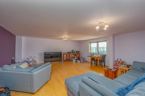 2 bedroom flat for sale, The Wave, Wickford, SS12