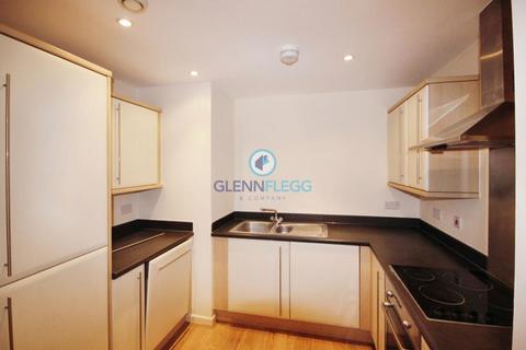 2 bedroom flat to rent - Grays place, Slough