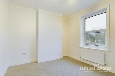 2 bedroom flat to rent - Albert Road, Norwood Junction, SE25