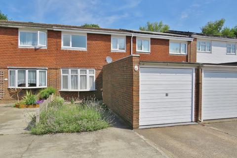 3 bedroom terraced house to rent - Monarch Close, Bewbush, Crawley, West Sussex, RH11