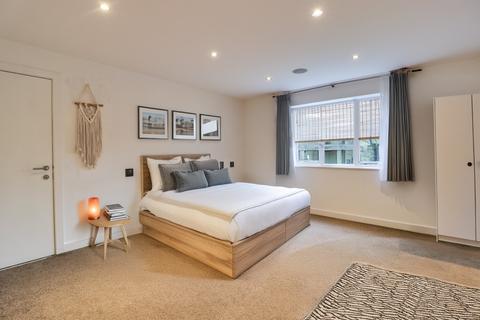 2 bedroom flat for sale, The Square, Horsforth, Leeds, West Yorkshire, LS18