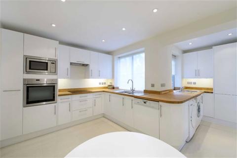 3 bedroom apartment to rent, Avenue Road, St Johns Wood, London, NW8