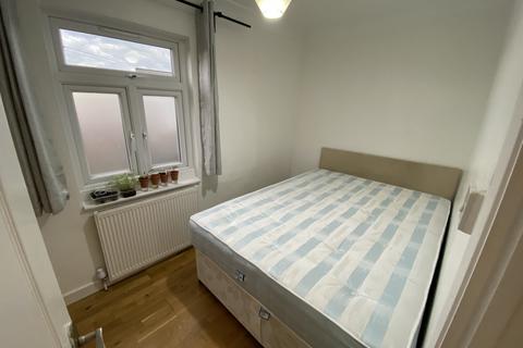 1 bedroom apartment to rent, Ivyhouse Road, Dagenham RM9