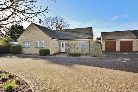 3 bedroom detached bungalow for sale, Stonebridge Close, Witney, OX28