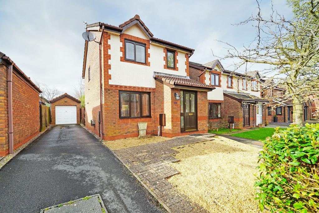 Barton Drive, Knowle, B93 3 bed detached house for sale £420,000