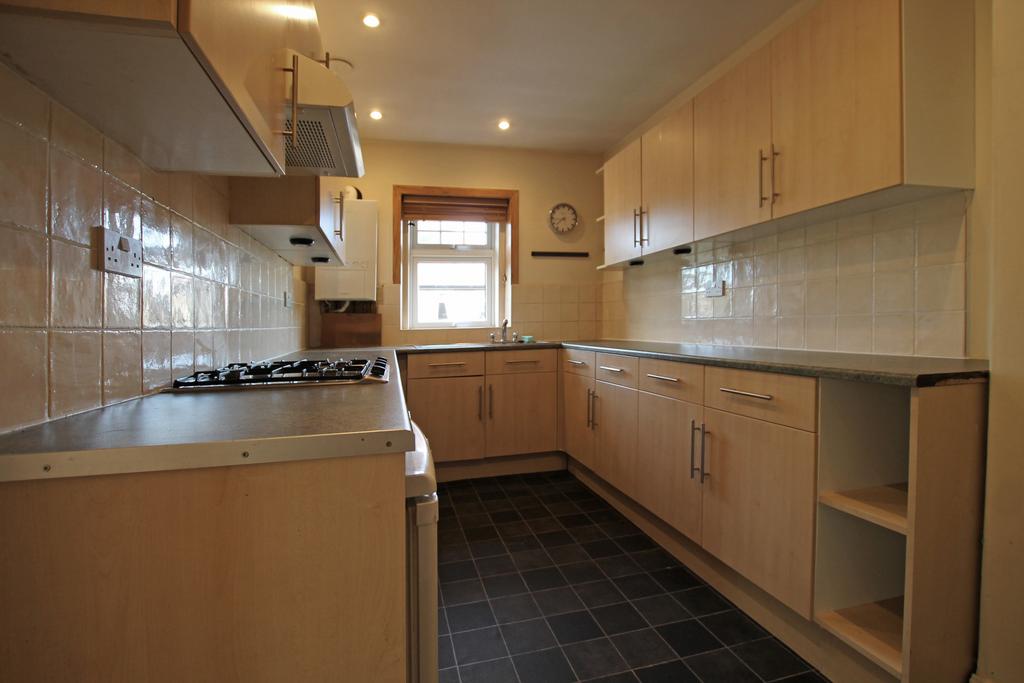 Wheatley Avenue, Ben Rhydding, Ilkley, LS29 3 bed flat to rent £1,100