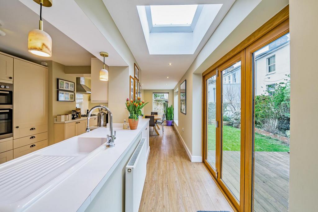 Valley Road, Streatham 3 bed semidetached house for sale £750,000