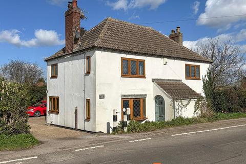 3 bedroom detached house for sale, North Road, 5 NG23