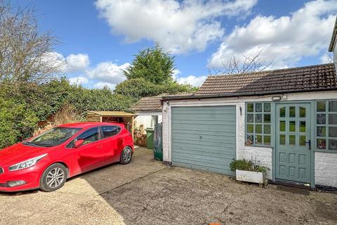 3 bedroom detached house for sale, North Road, 5 NG23