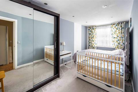 2 bedroom flat for sale, Cherrywood Close, Bow, London, E3