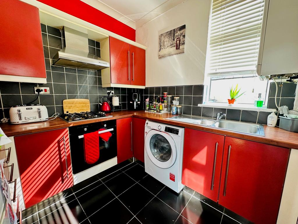 Kitchen 2.jpg