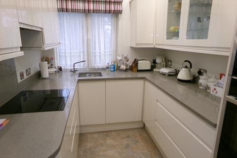 2 bedroom maisonette for sale, Grove House Clyne Close, Mayals, Swansea Sa3 5hl