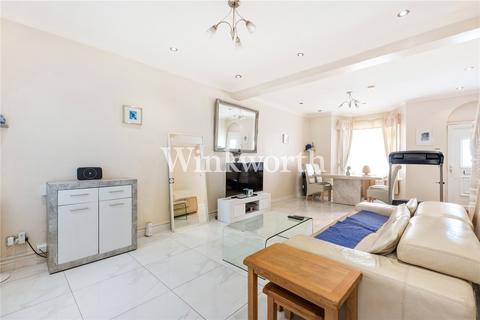 15 Birstall Road, London, N15 5EN
